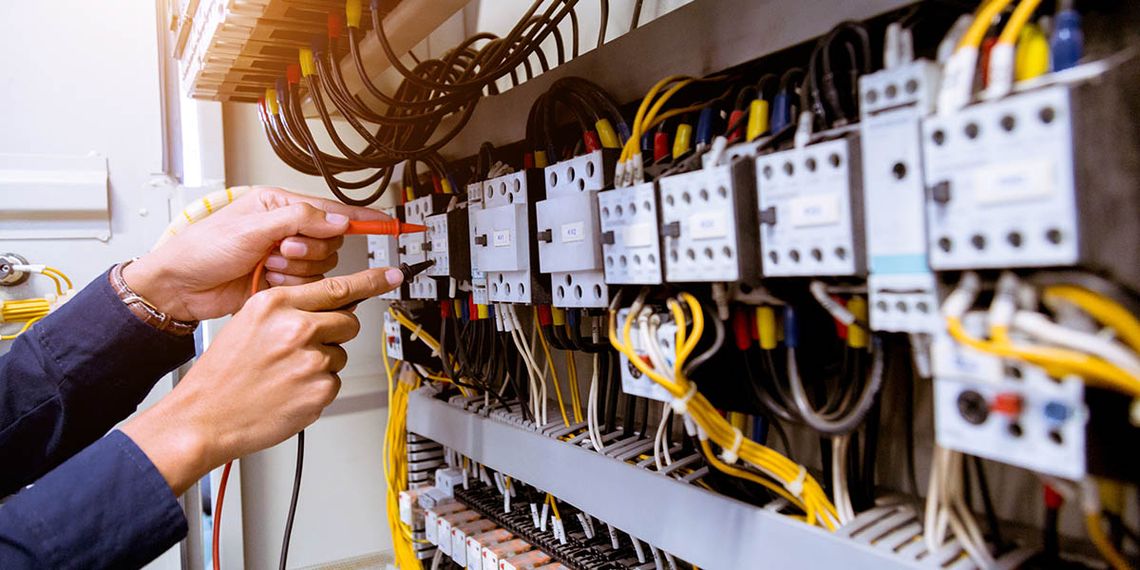 Wie Unternehmen die DGUV V3 Prüfung effizient in ihre Prozesse integrieren