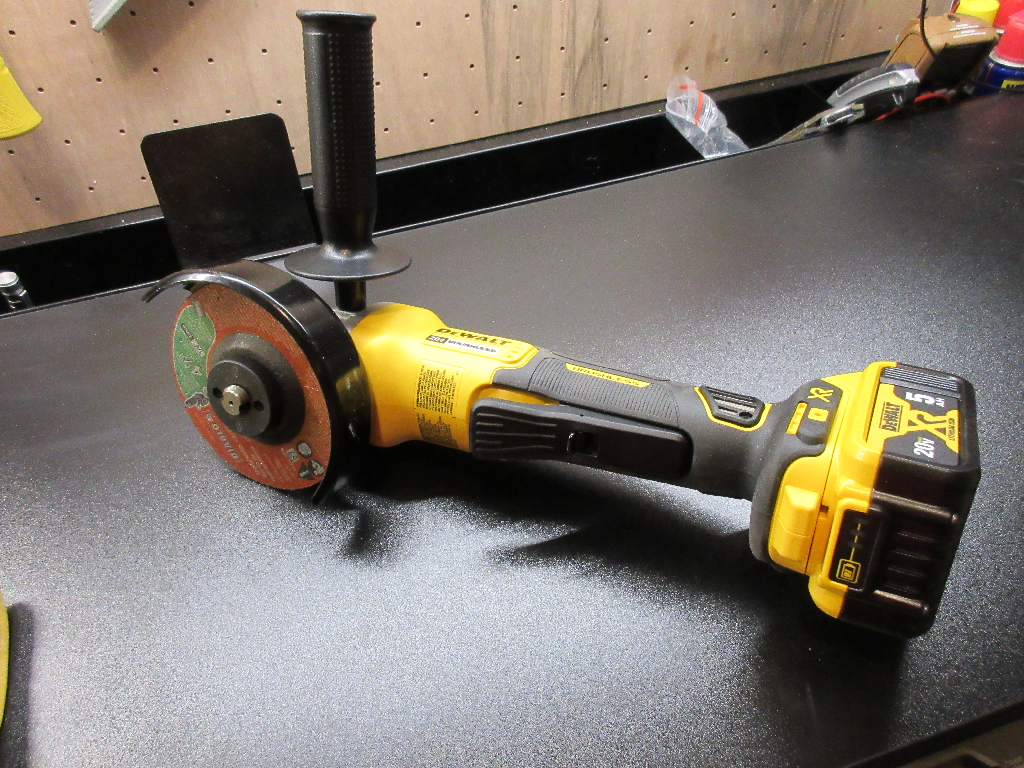 Vergleichen Sie den DeWALT Winkelschleifer mit anderen Modellen