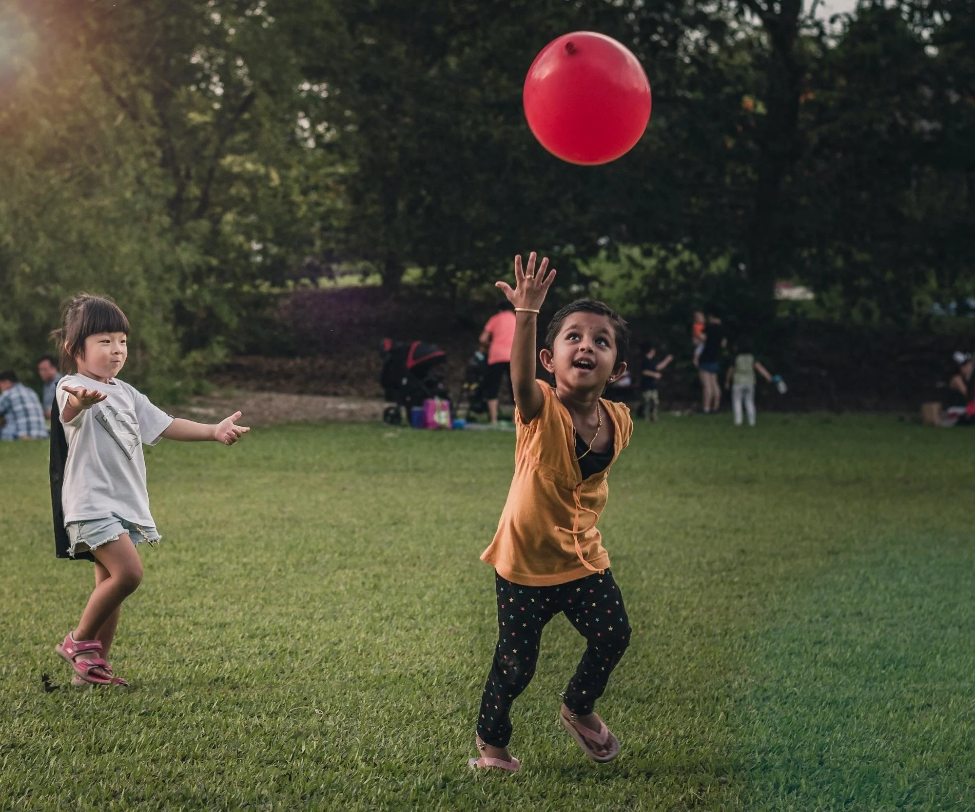 Mehr Bewegung und Freude durch Bewegungsspiele mit Kindern entdecken