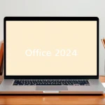 Erleben Sie die Benutzeroberfläche von Office 2024 Mac ohne Abonnement auf einem modernen Laptop in inspirierendem Büroambiente.